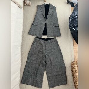 Theory Black and White Textured capri Suit